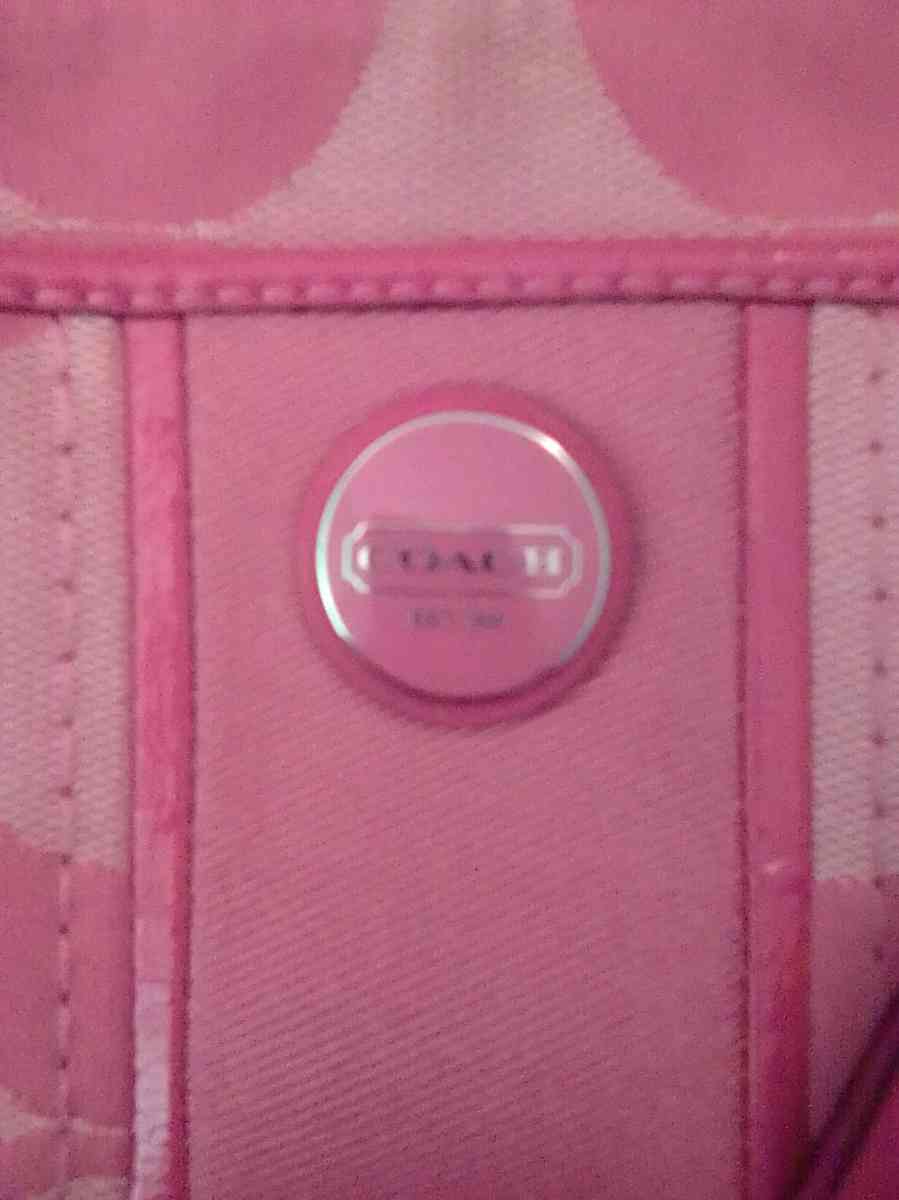 coach pink bag - Cleveland, Ohio - FleaMarketBay