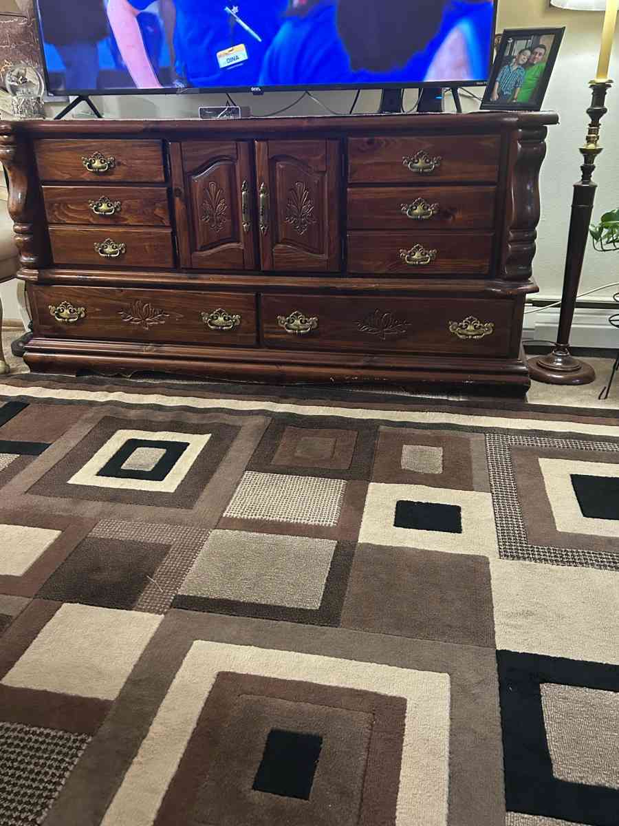 Dixie furniture mahogany dresser - Racine, Wisconsin