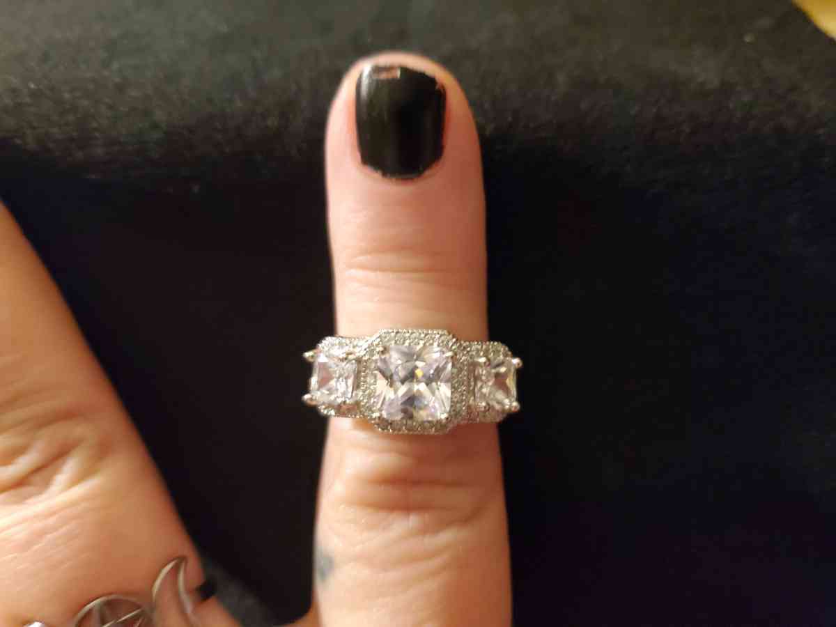925 Sterling Silver Diamond Ring - Peoria, Arizona - FleaMarketBay