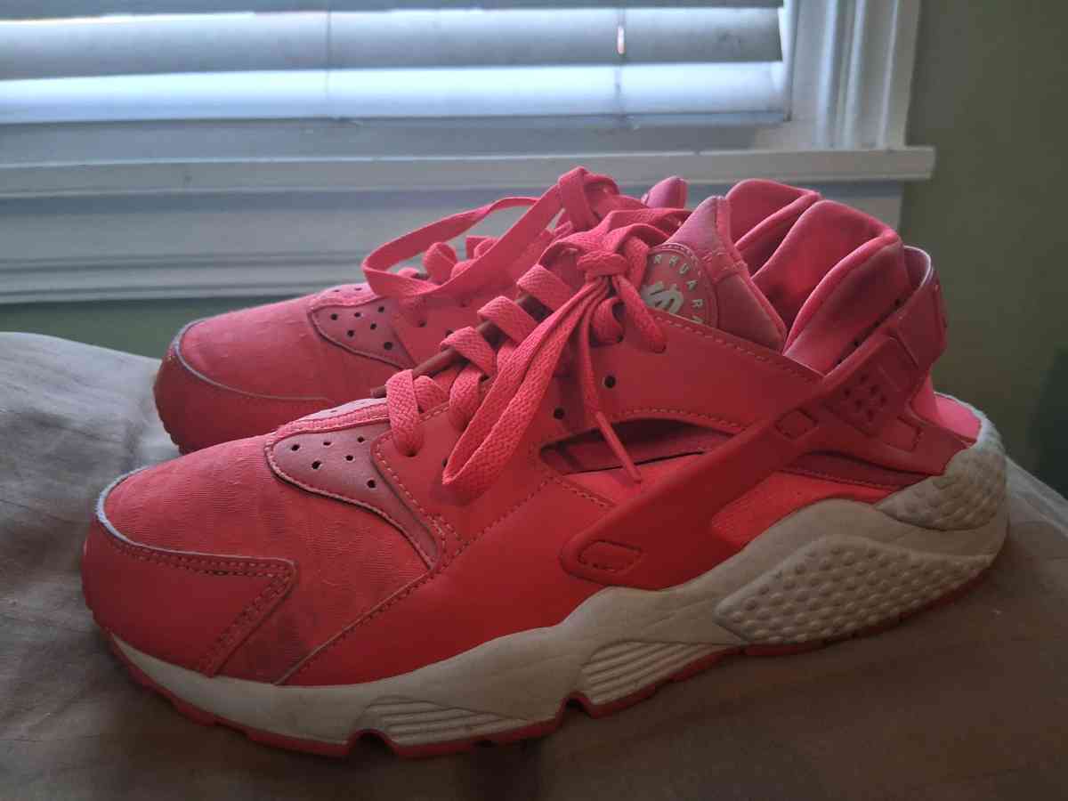 Womens sneaker shoes and boots sale - Abington, Pennsylvania - FleaMarketBay