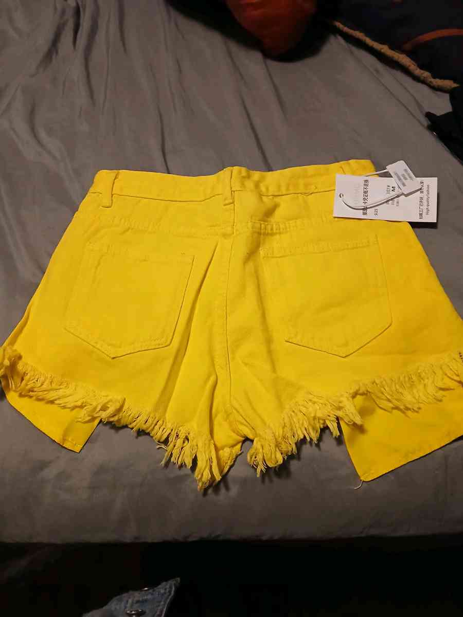 yellow shorts - Agency, Missouri - FleaMarketBay