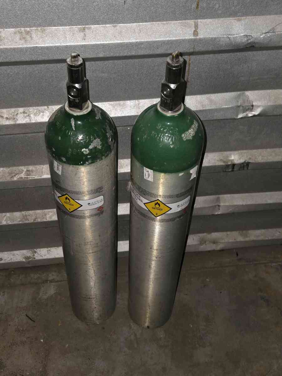 Invacare Homefill 2 O2 machine bottle filler and 2 O2 tanks - Phoenix, Arizona - FleaMarketBay