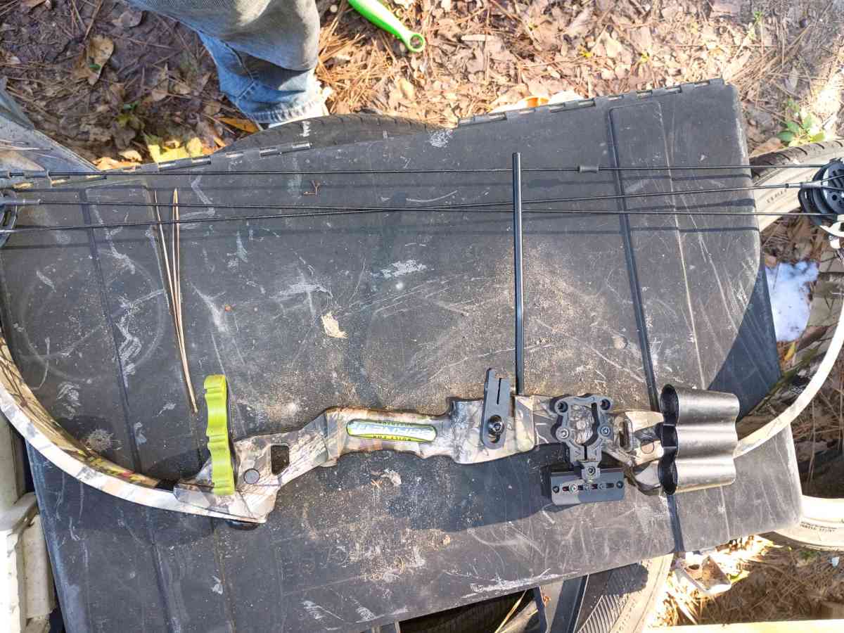 barnett camocat youth bow - Empire, Alabama - FleaMarketBay