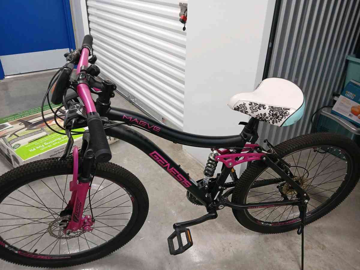 black and pink   bike - Clearwater, Florida - FleaMarketBay