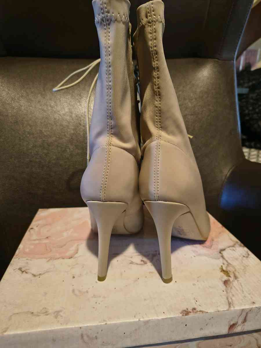 womens high reel boots - Bell Gardens, California - FleaMarketBay