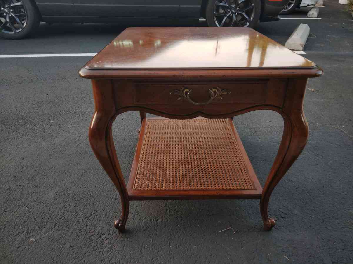 Drexel heritage side table - Orange, California - FleaMarketBay