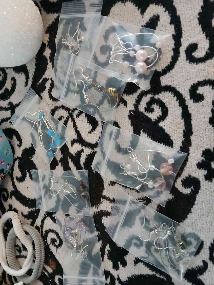 bracelets necklace and earrings - Clearwater, Florida - FleaMarketBay