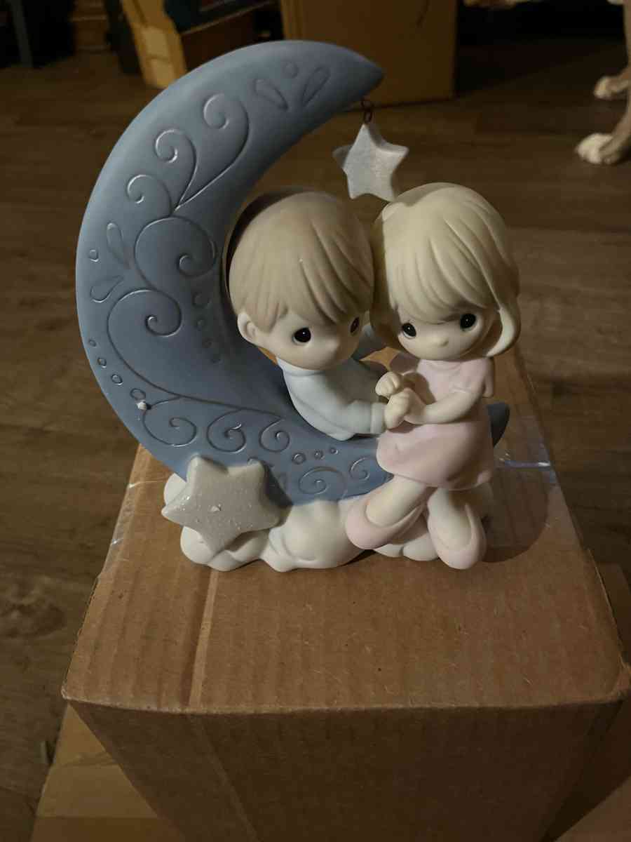 Precious Moments I love you to the moon and back - Toledo, Ohio