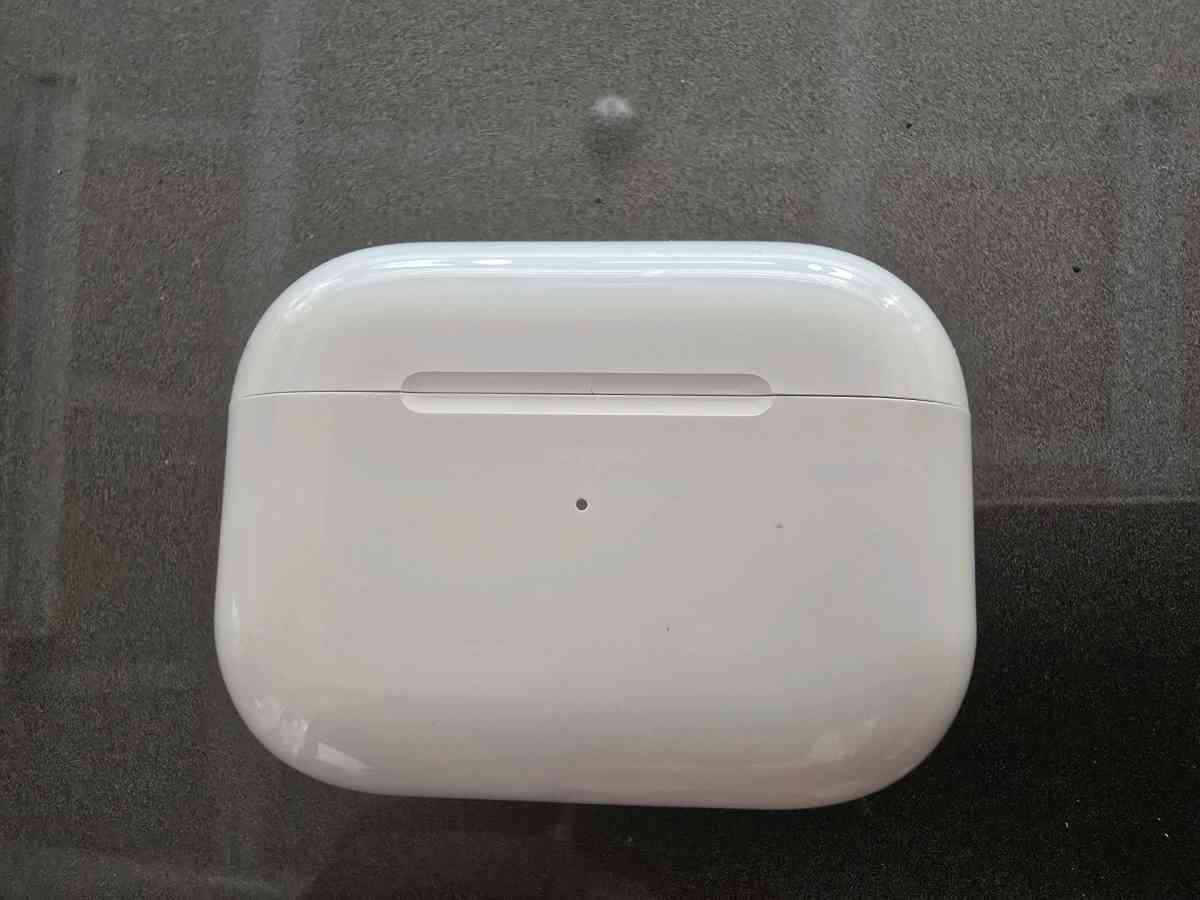 Airpods Pro 2nd Gen - Williams, California - FleaMarketBay