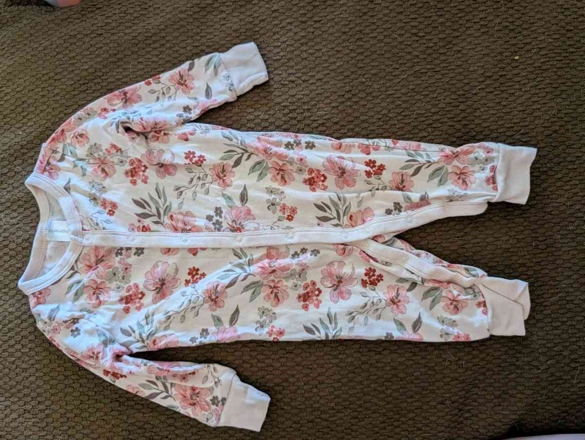 Pink flower sleepsuit without feet - Savannah, Georgia