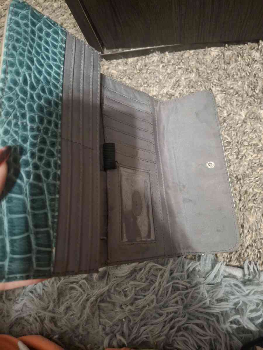 womens wallet - Ozark, Missouri - FleaMarketBay