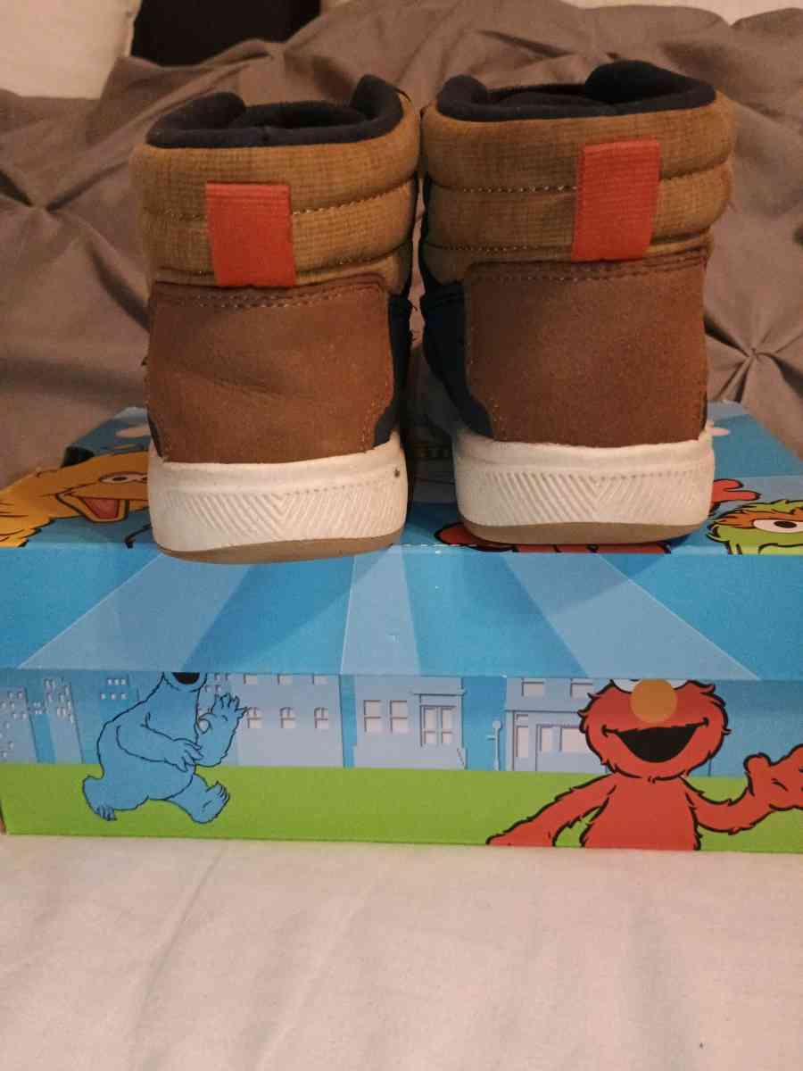 Cat and Jack Boys Boots size 11y - Memphis, Tennessee - FleaMarketBay