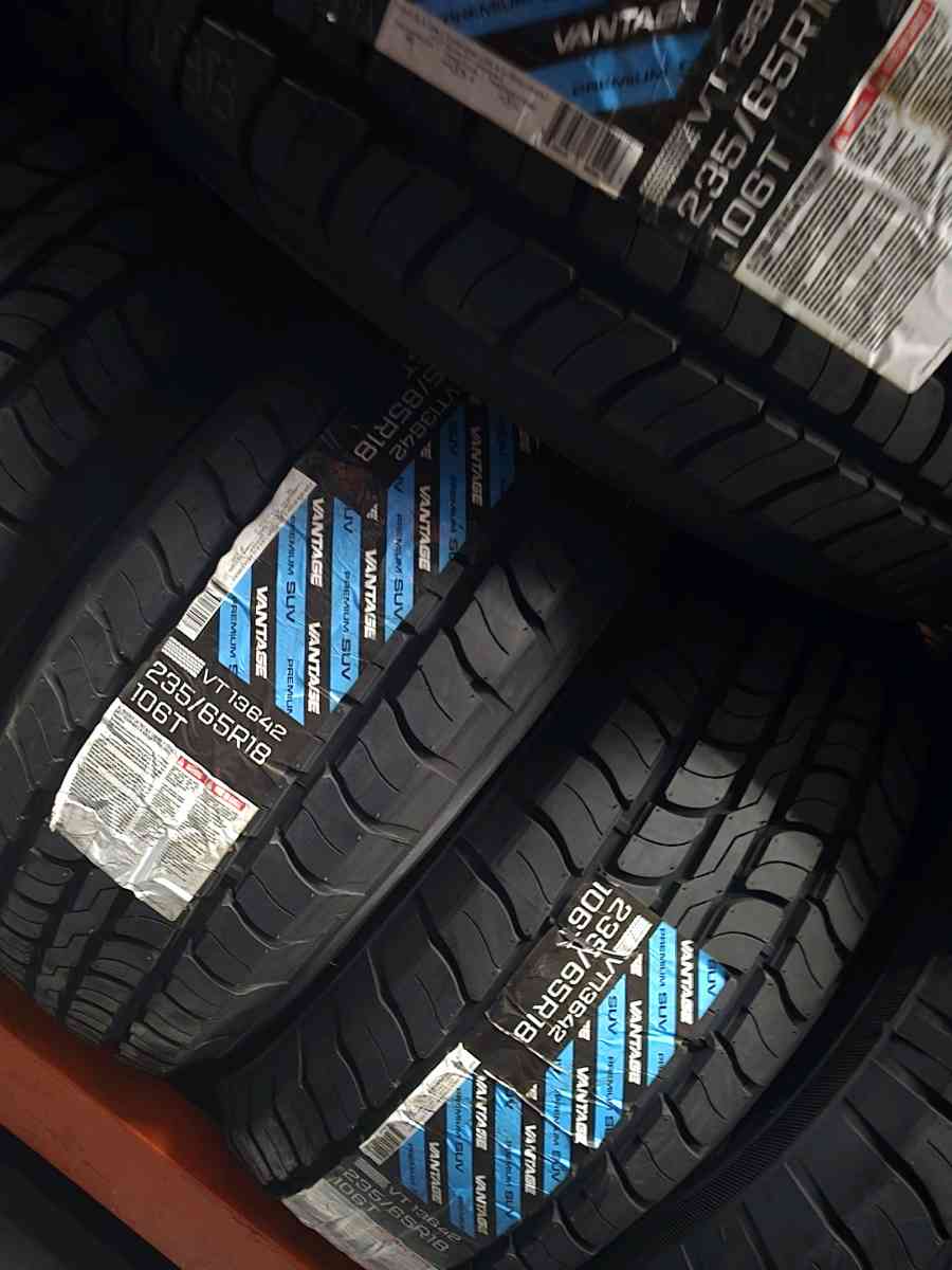 Vantage Premium Suv 235 65R18 106T - Los Angeles, California