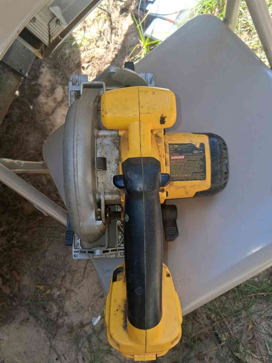 Dewalt circular saw - Gaston, South Carolina - FleaMarketBay