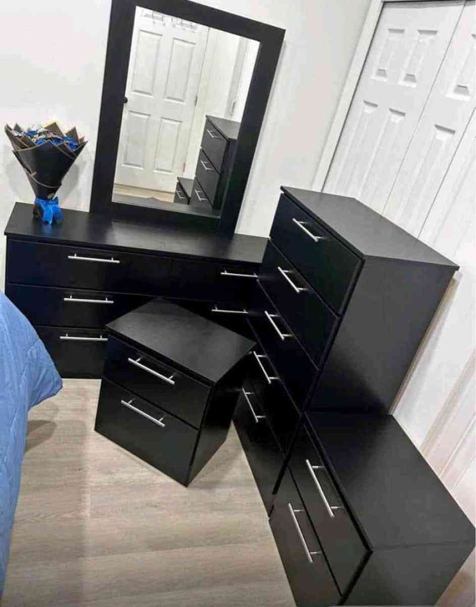 New bedroom pieces Juego de cuarto - Hialeah, Florida