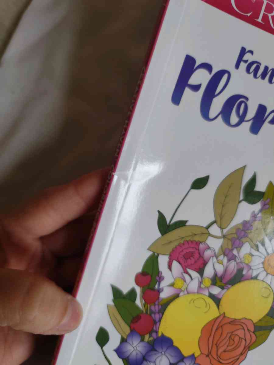 Creative Haven Floral wreaths coloring book - Gary, Indiana - FleaMarketBay