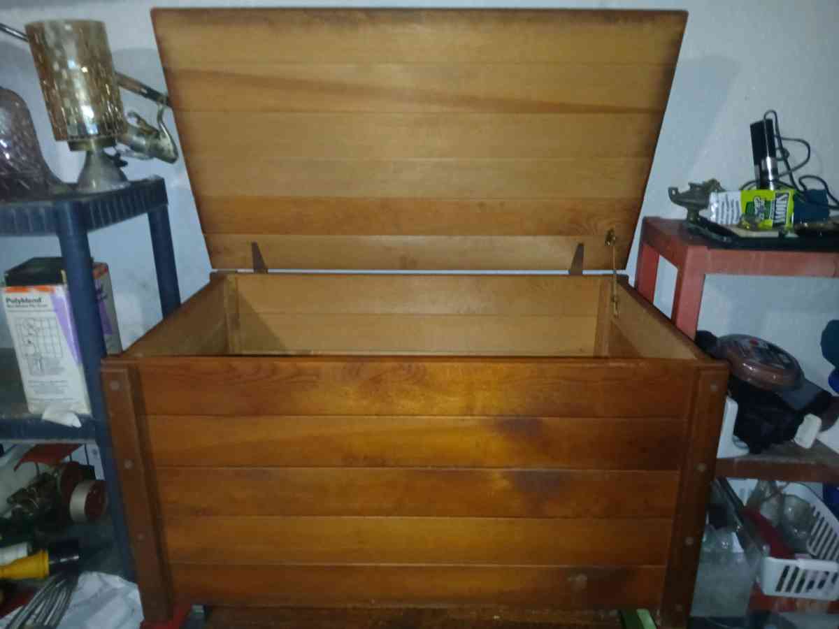 Cedar chest - Flagler Beach, Florida - FleaMarketBay