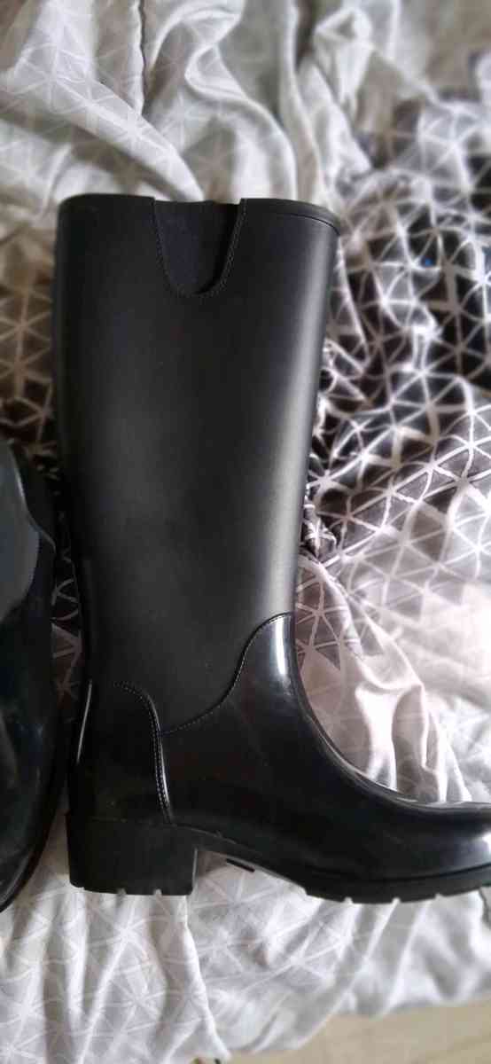 Tommy Hilfiger Boots - Hudson, Florida - FleaMarketBay