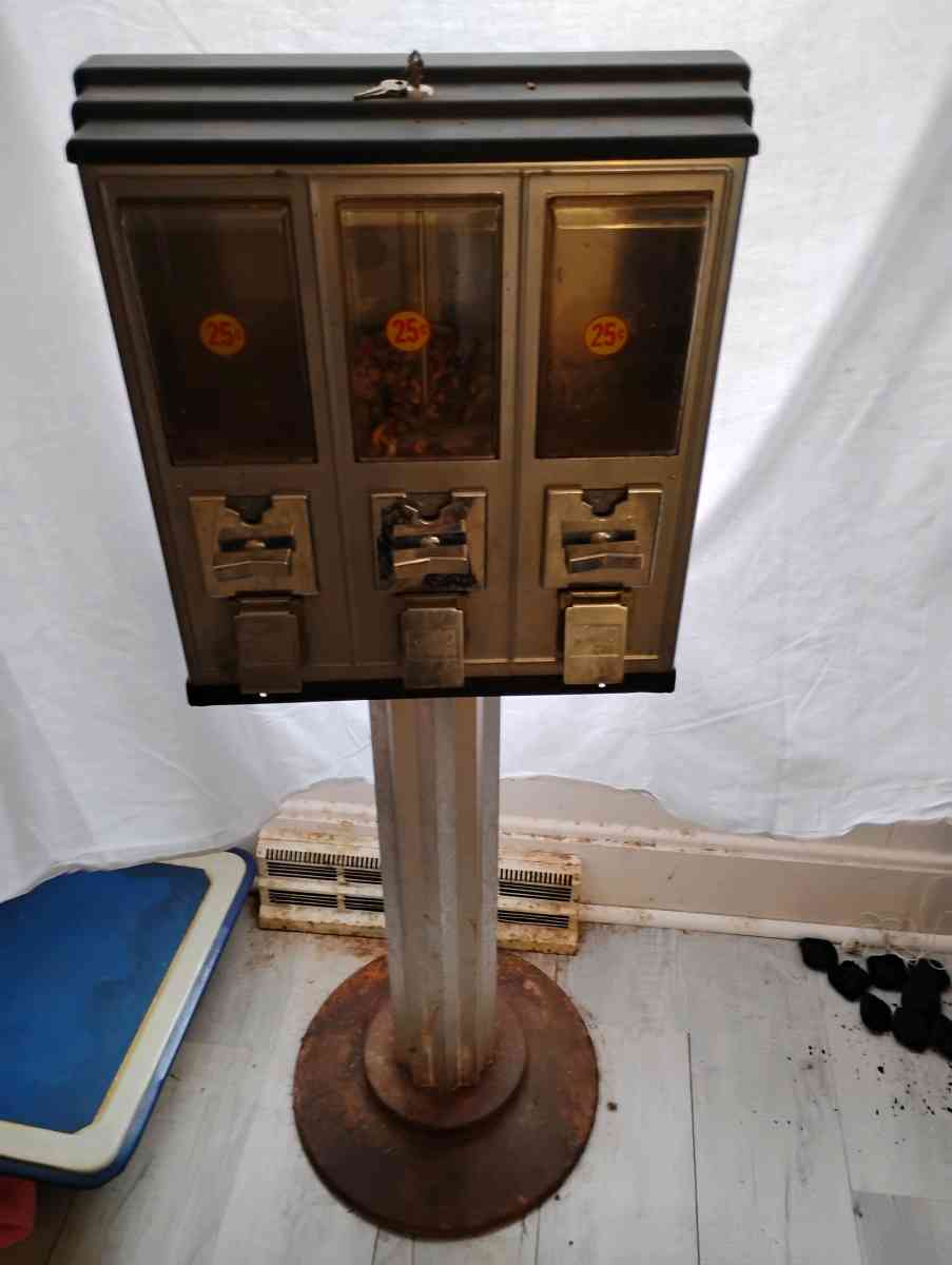 Northwestern Triple Play vending machine - Martinsville, Virginia - FleaMarketBay