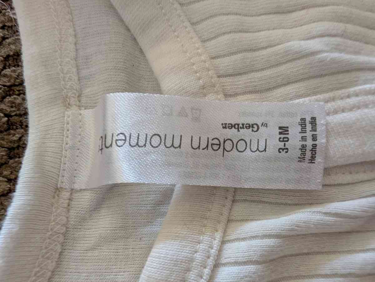 White sleepsuit without feet - Savannah, Georgia - FleaMarketBay