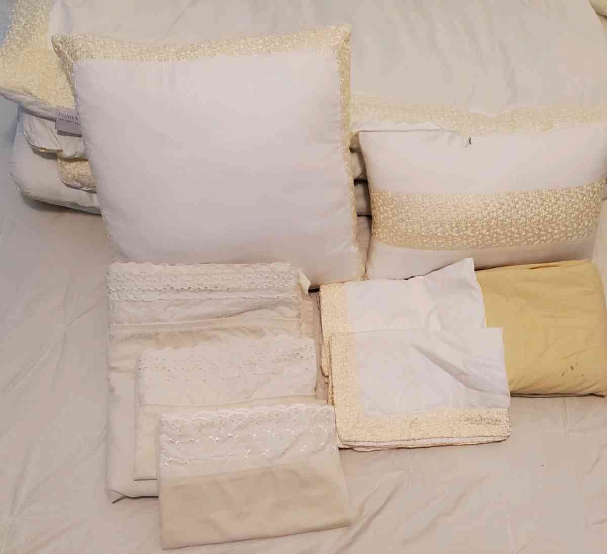 8 Piece Queen Quilt Bed Set Read Description - Altamonte Springs, Florida - FleaMarketBay