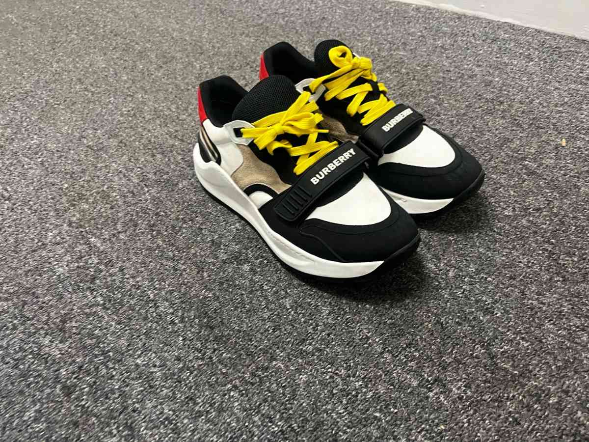 Burberry Gucci Mens Designer - Bloomfield, New Jersey - FleaMarketBay