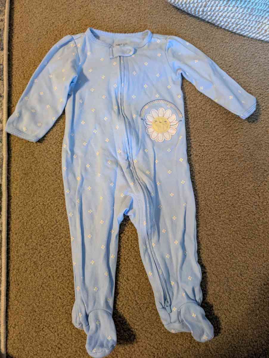 Baby sleepsuit with feet with a white flower - Savannah, Georgia