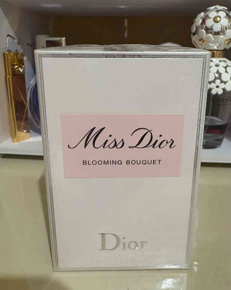 Parfumes - Ridgewood, New York - FleaMarketBay