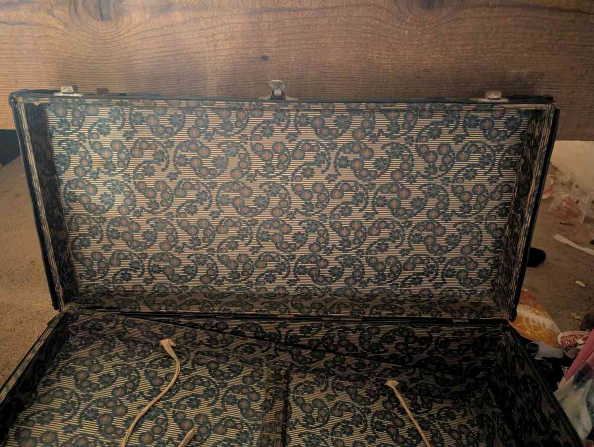 steamer trunk - Rockford, Illinois - FleaMarketBay