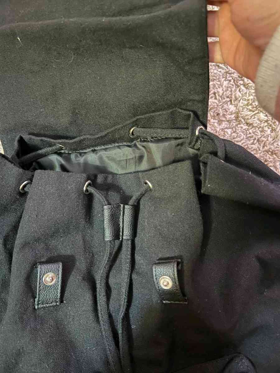 Trendy Black Canvas Backpack with Luxurious Leather Accents - Columbus, Ohio - FleaMarketBay