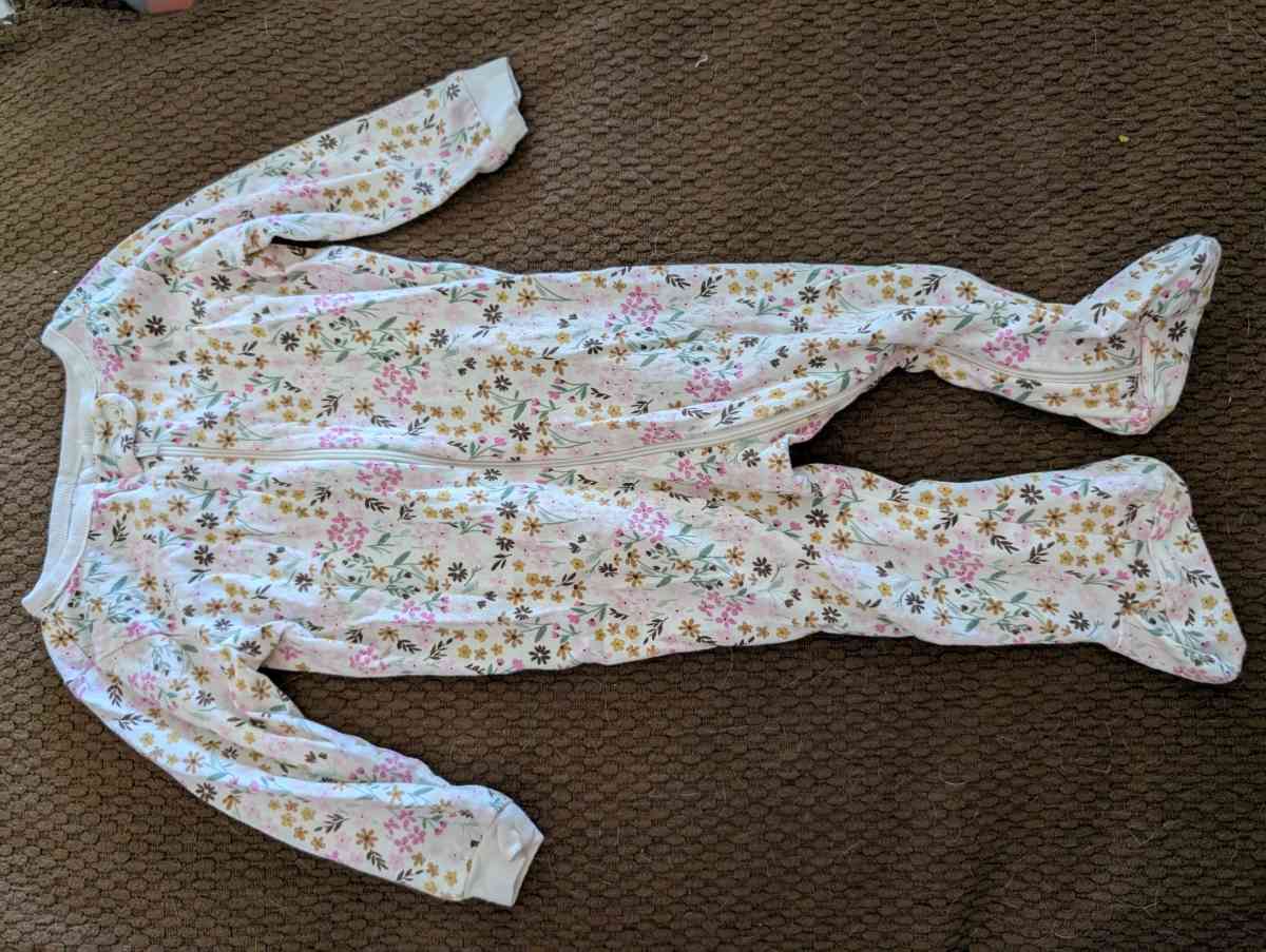 Baby Flowery sleepsuit with feet - Savannah, Georgia