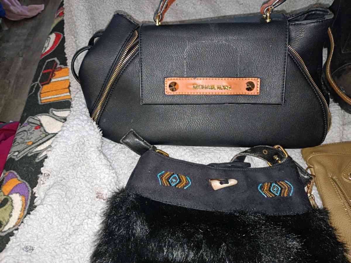 assorted joggers and scrubs - Cincinnati, Ohio - FleaMarketBay