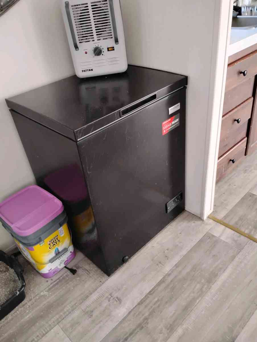 little deep freezer - Bell, Florida