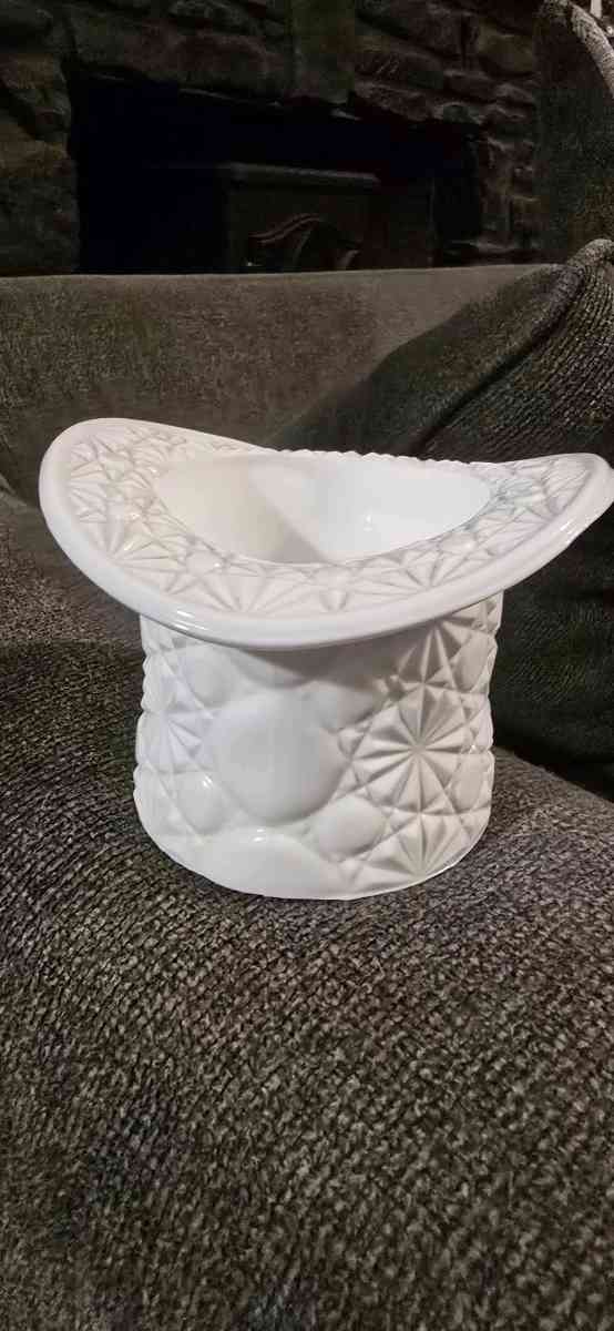 Fenton Milk Glass Hat - Georgetown, Texas