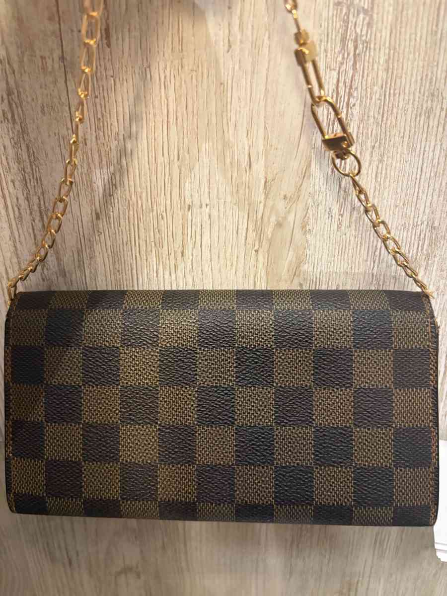 Authentic Louis Vuitton Sarah Wallet - Ridgewood, New York - FleaMarketBay