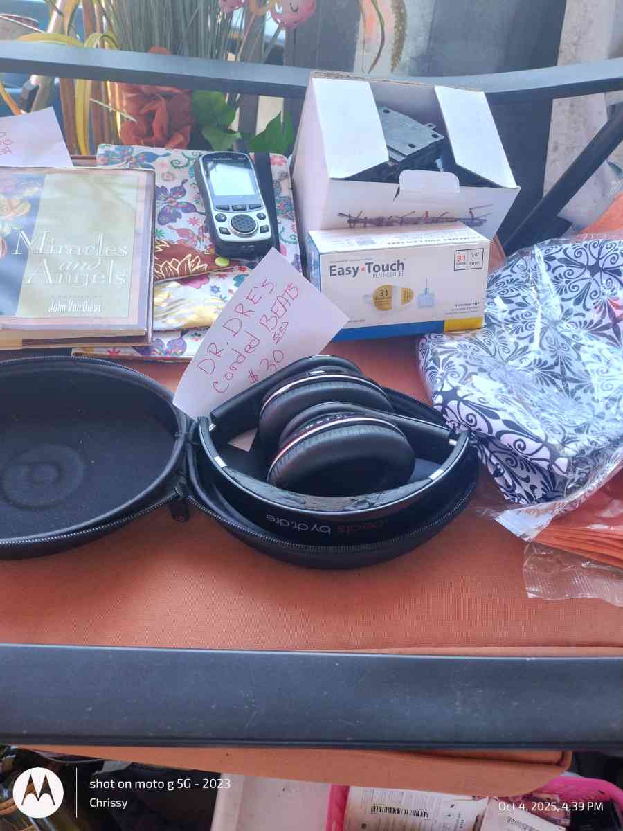 beat wired headphones and digital binoculars - Harrison, Ohio