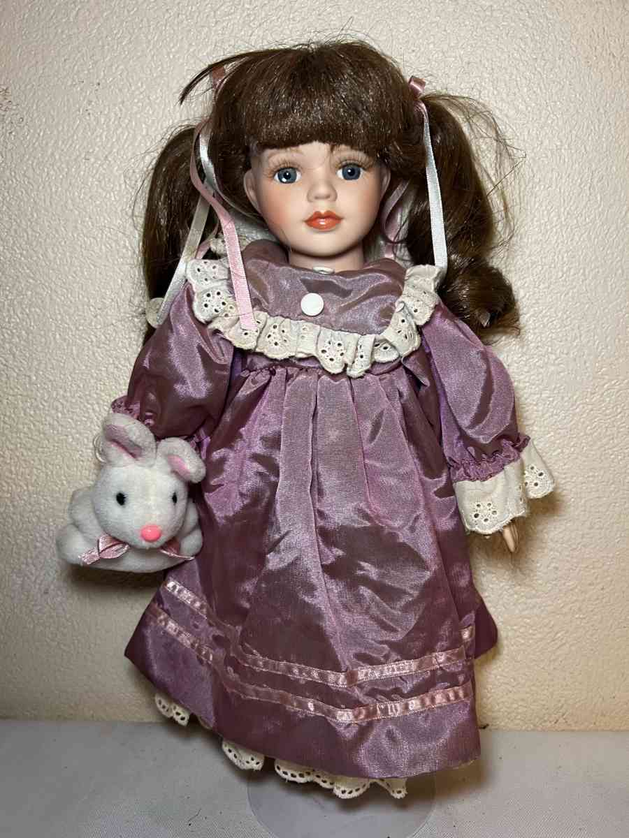 vintage porcelain doll - Camp Verde, Arizona
