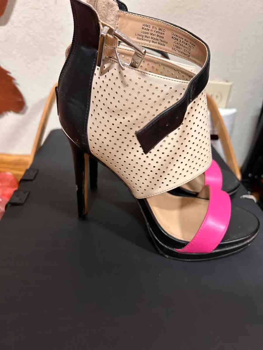 juicy couture high heels - Burnett, Wisconsin - FleaMarketBay