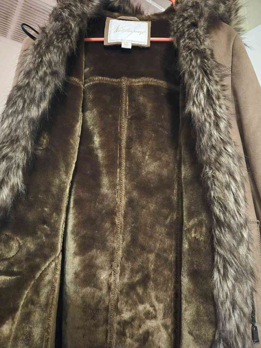Brown faux fur coat - Chino, California - FleaMarketBay