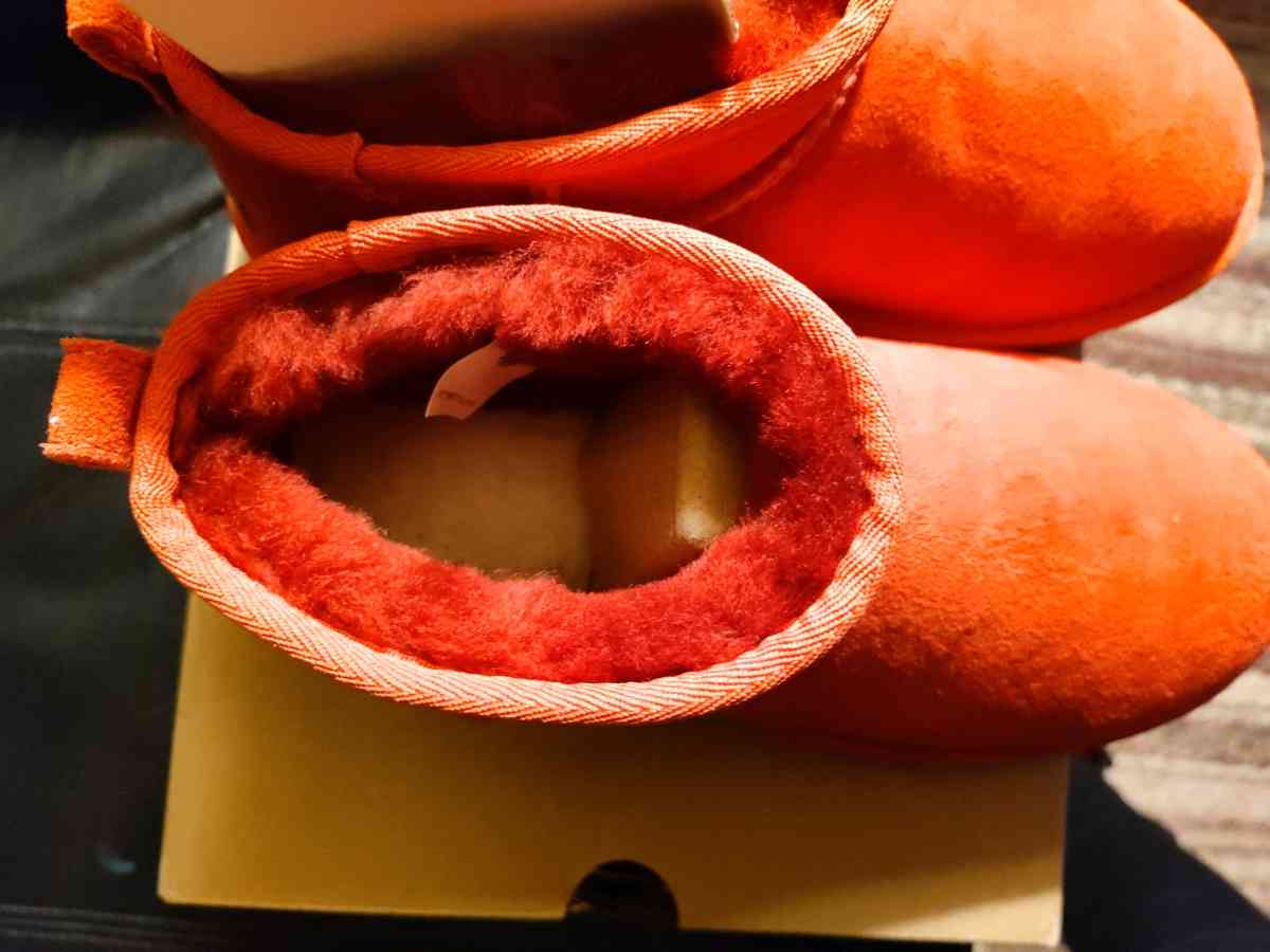 Classic Ultra Mini UGG boots Red size 7 - Mogadore, Ohio - FleaMarketBay
