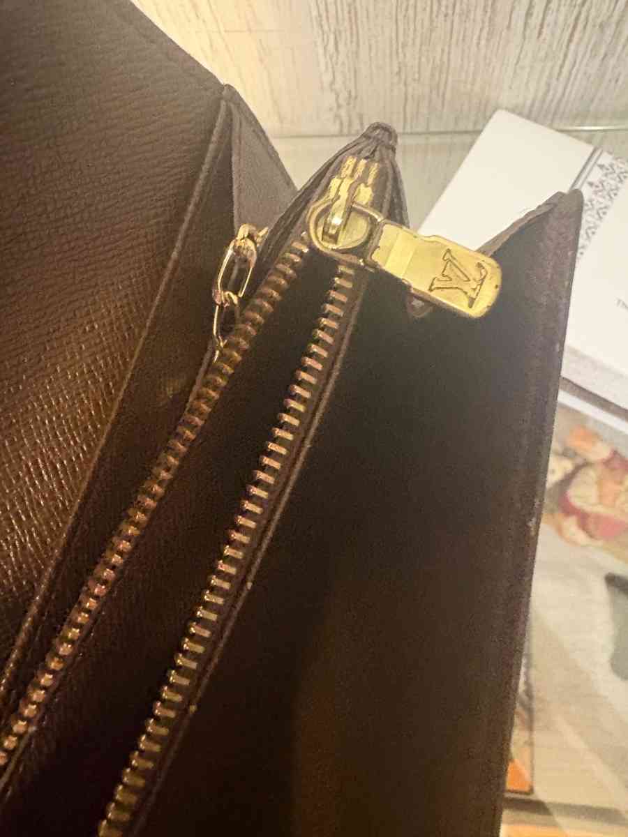 Authentic Louis Vuitton Sarah Wallet - Ridgewood, New York - FleaMarketBay