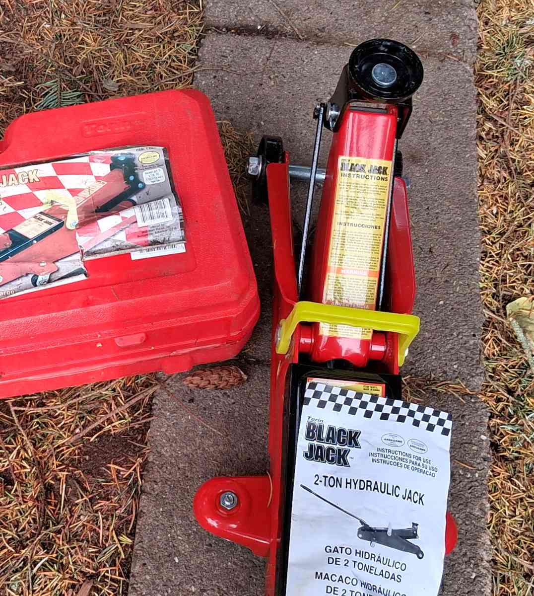 Torin Black Jack  Big Red 2Ton Hydraulic Floor Jack - Federal Way, Washington - FleaMarketBay