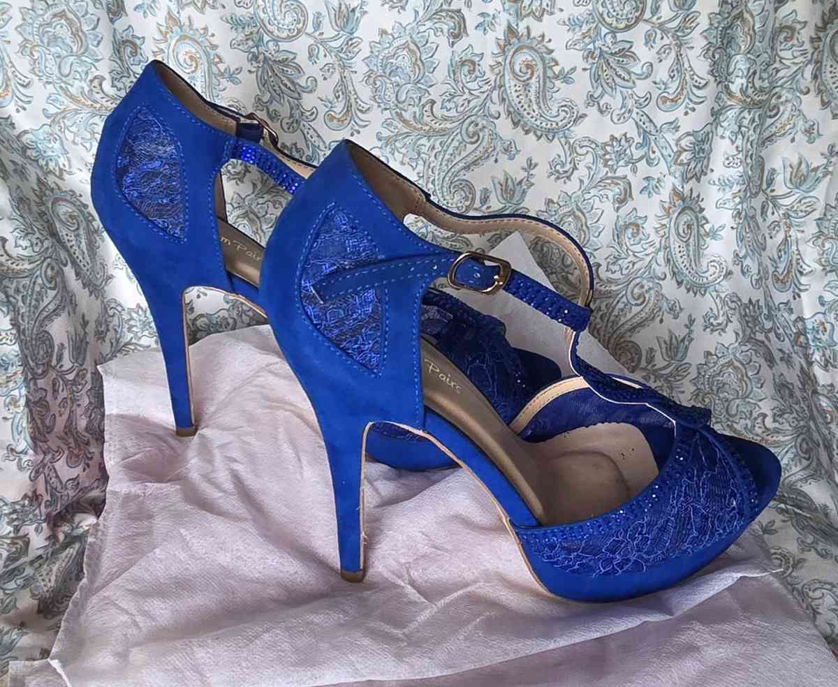 Navy Blue High Heels - Onalaska, Washington - FleaMarketBay