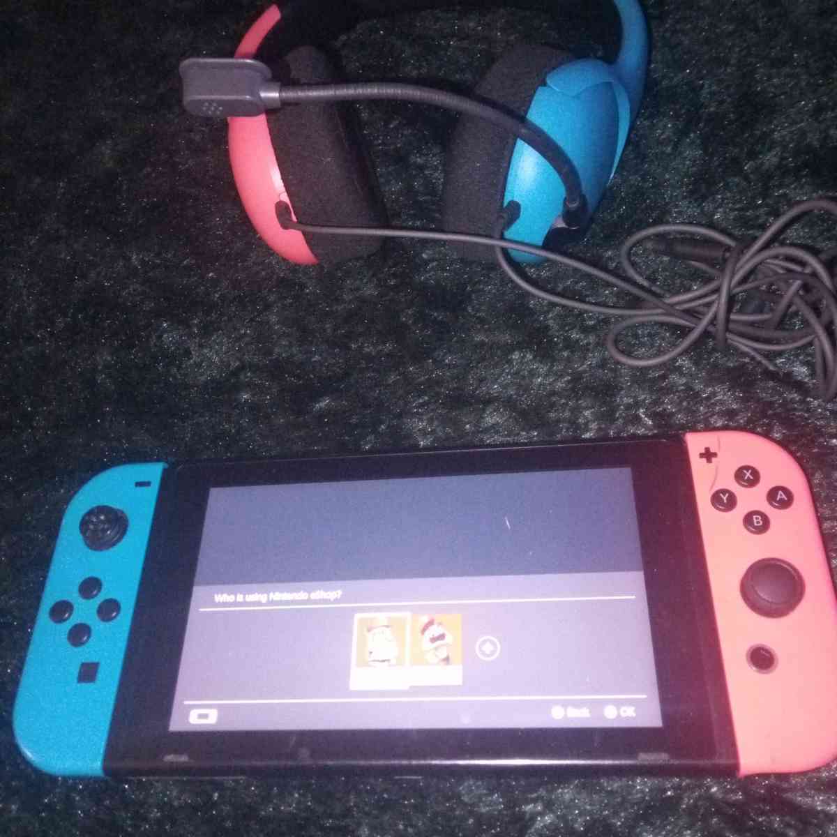 Nintendo switch with headphone - Lakewood, Washington - FleaMarketBay