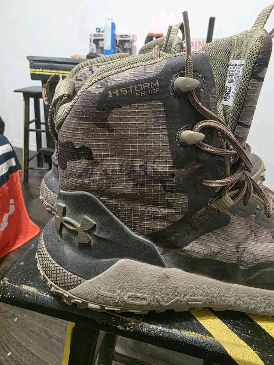 Under Armor Hiking Boots - Bernalillo, New Mexico - FleaMarketBay