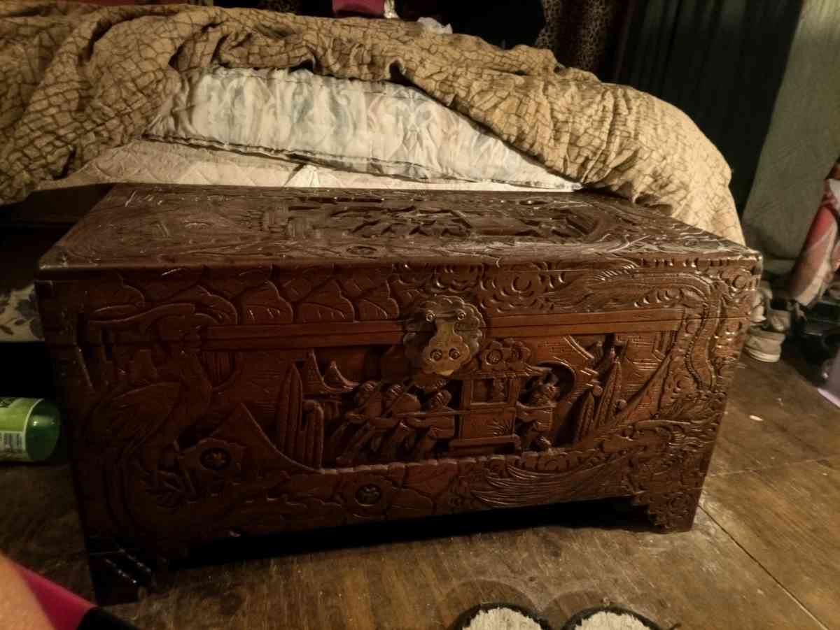 19 centrery Chinese antique hand carved chompras wooden ches - Calhoun City, Mississippi - FleaMarketBay