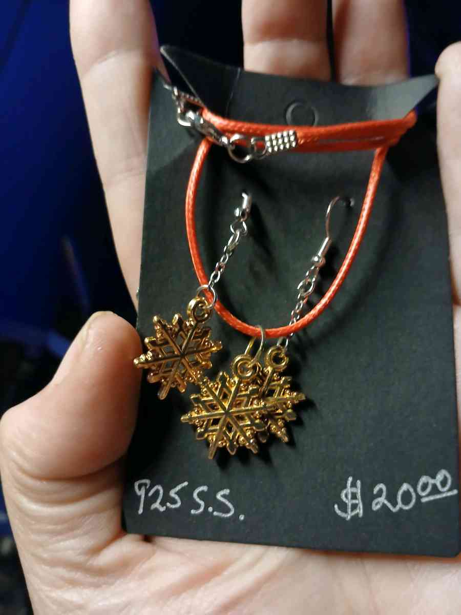 Hookstyle Earrings Leather Necklace Set Gold Snowflake - Newport News, Virginia