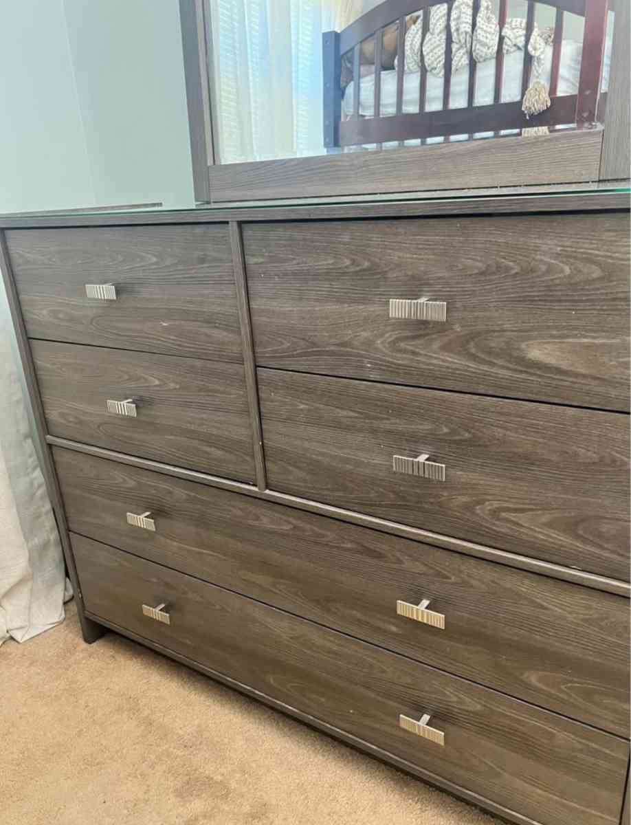 Ashleys furniture Four piece bedroom set - Racine, Wisconsin - FleaMarketBay