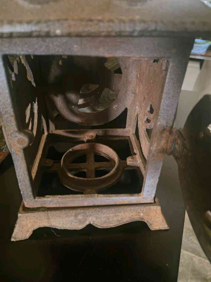 cast iron candle holder - Walker, Louisiana - FleaMarketBay