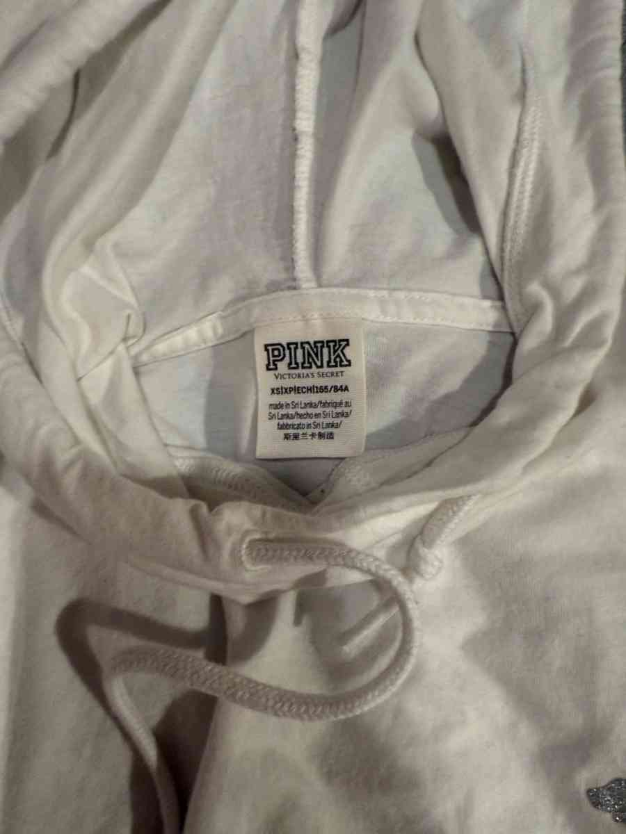 victoria secret hoodie - Trenton, Missouri - FleaMarketBay